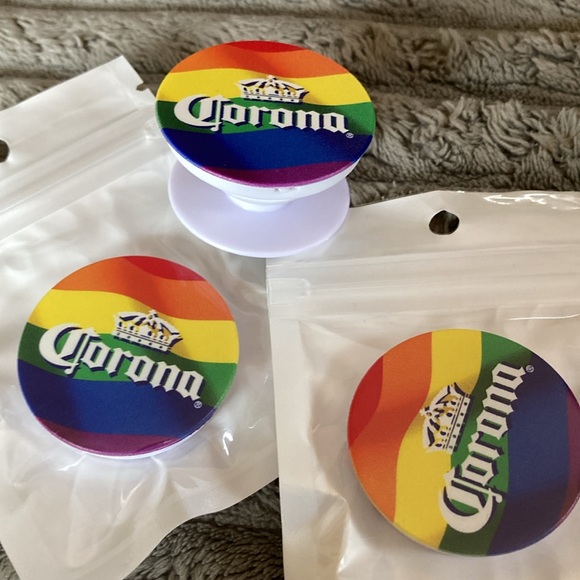 FIVE Corona cell phone 📱 grip kick stands
swappable 📲 NWOT (5) FIVE. You get 5 😊 - Picture 9 of 12